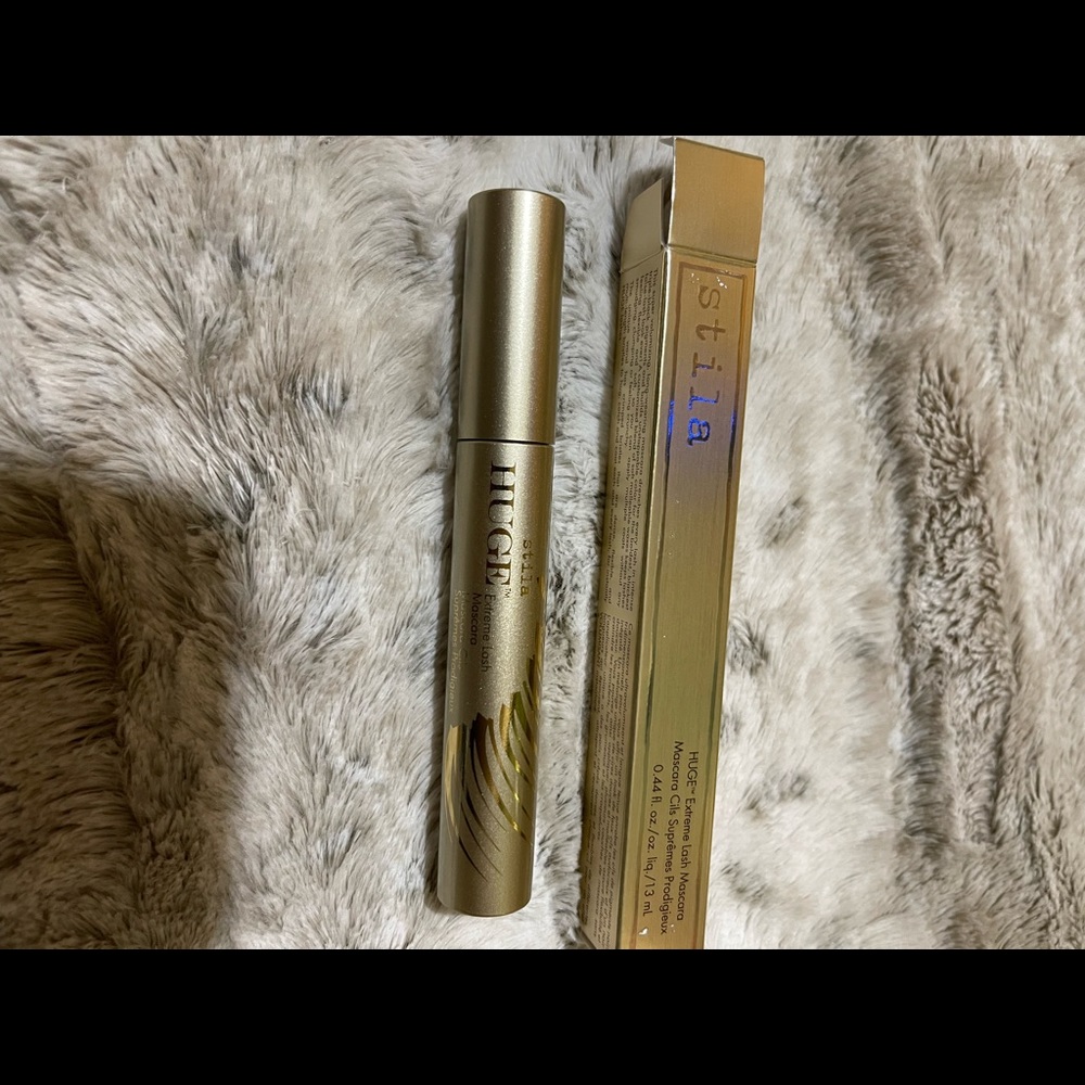 STILA: HUGE EXTREME LASH MASCARA